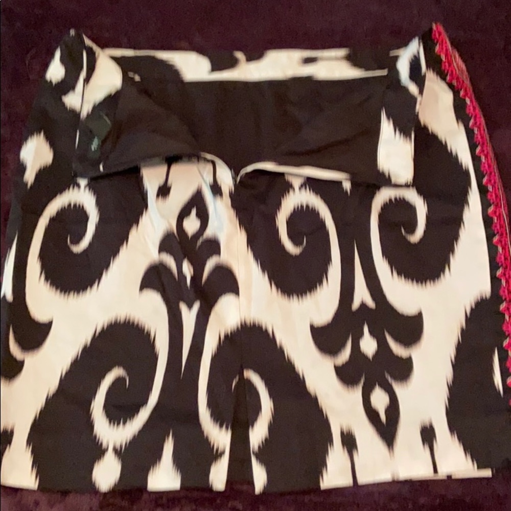 WHBM Aztec print black & white skirt sz 14 - Picture 3 of 8